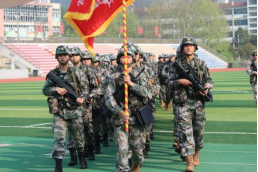 学院军旅协会飞鹰团举行拉练活动