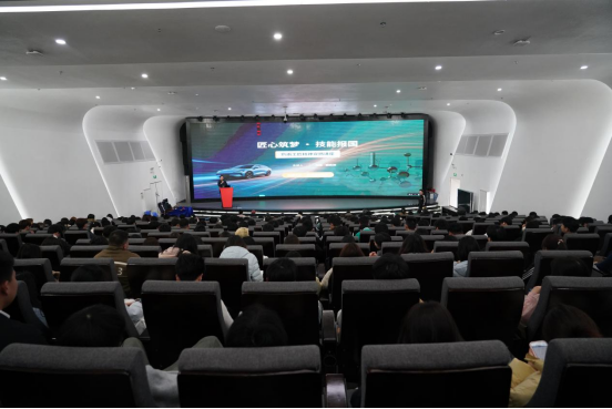 我院举办匠心筑梦·技赢未来——劳模工匠进校园励志讲座