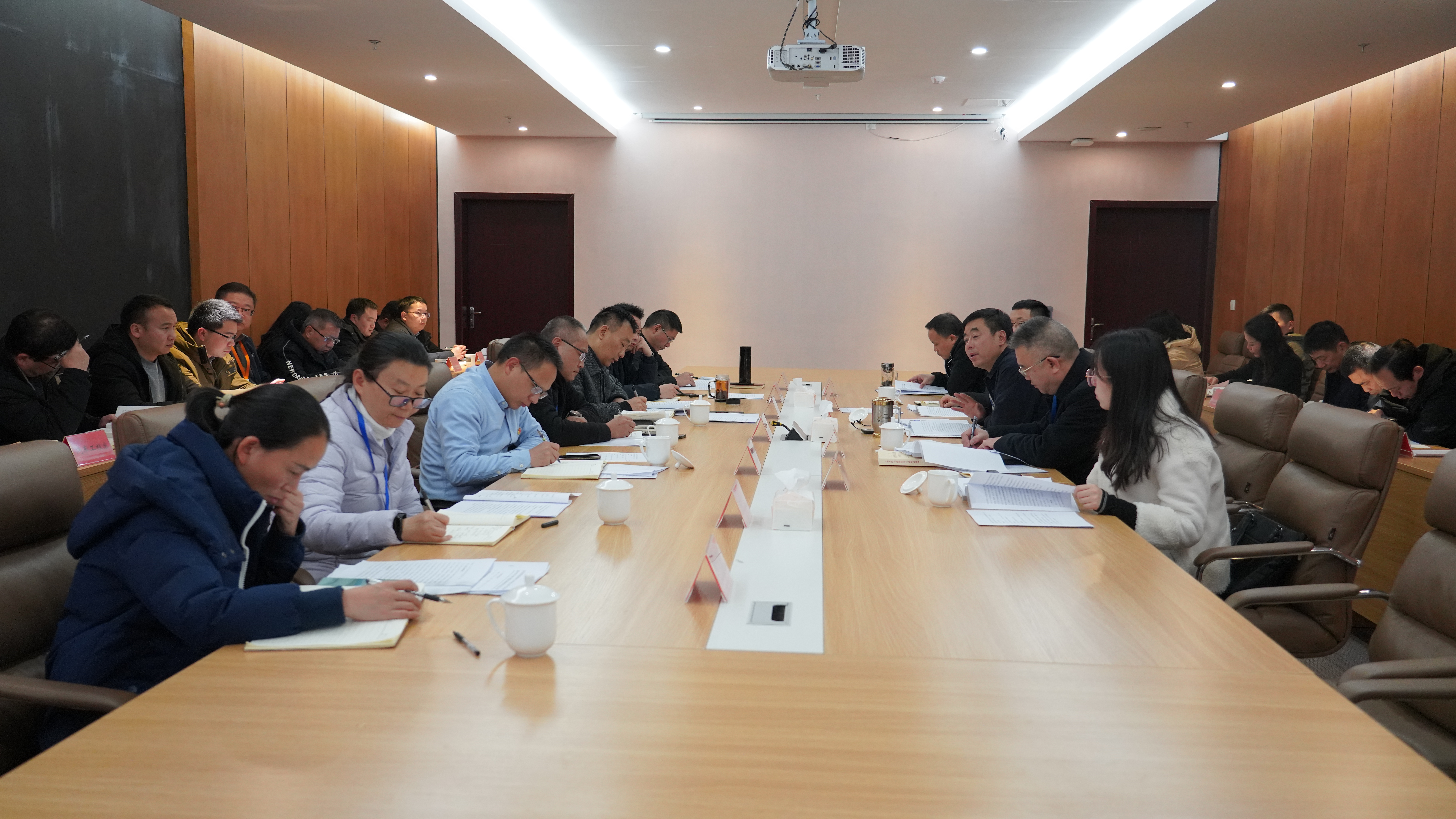 学院党委理论学习中心组2023年第九次集中研讨会暨主题教育调研成果交流会召开