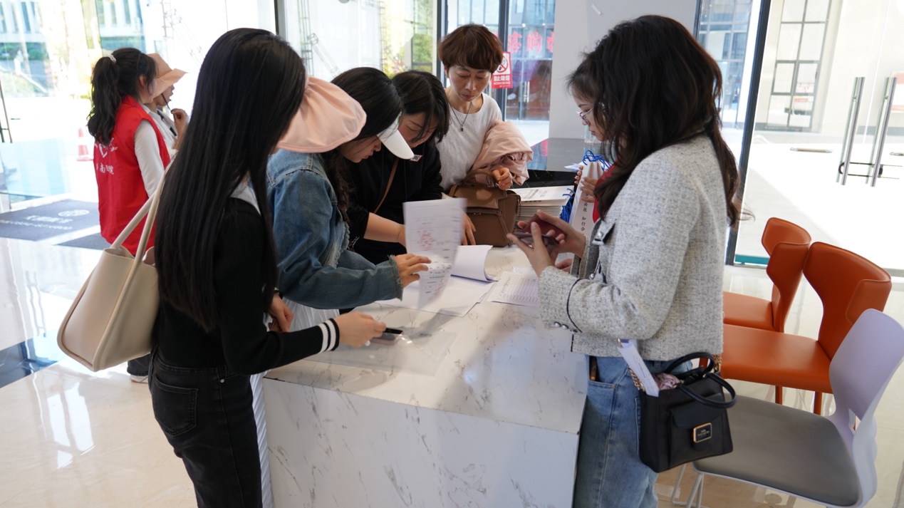 品茗香 赏茶艺 48名“茶仙子”切磋茶艺技能 ——2023年贵州省职业院校师生技能大赛茶艺项目在我院举行