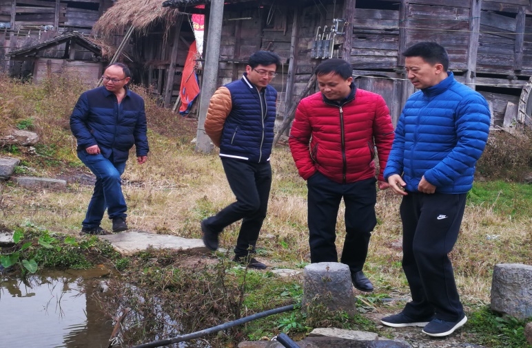 黔南民族职业技术学院饶辉院长到新阳村开展校农合作调研